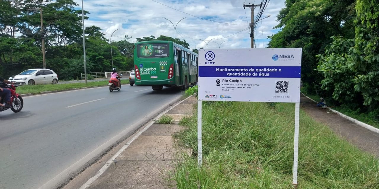 Placas de identificação e réguas começam a ser instaladas nos pontos de monitoramento da água em Cuiabá